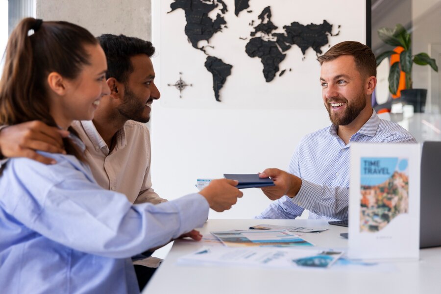 medium shot people travel agency_52683 136429