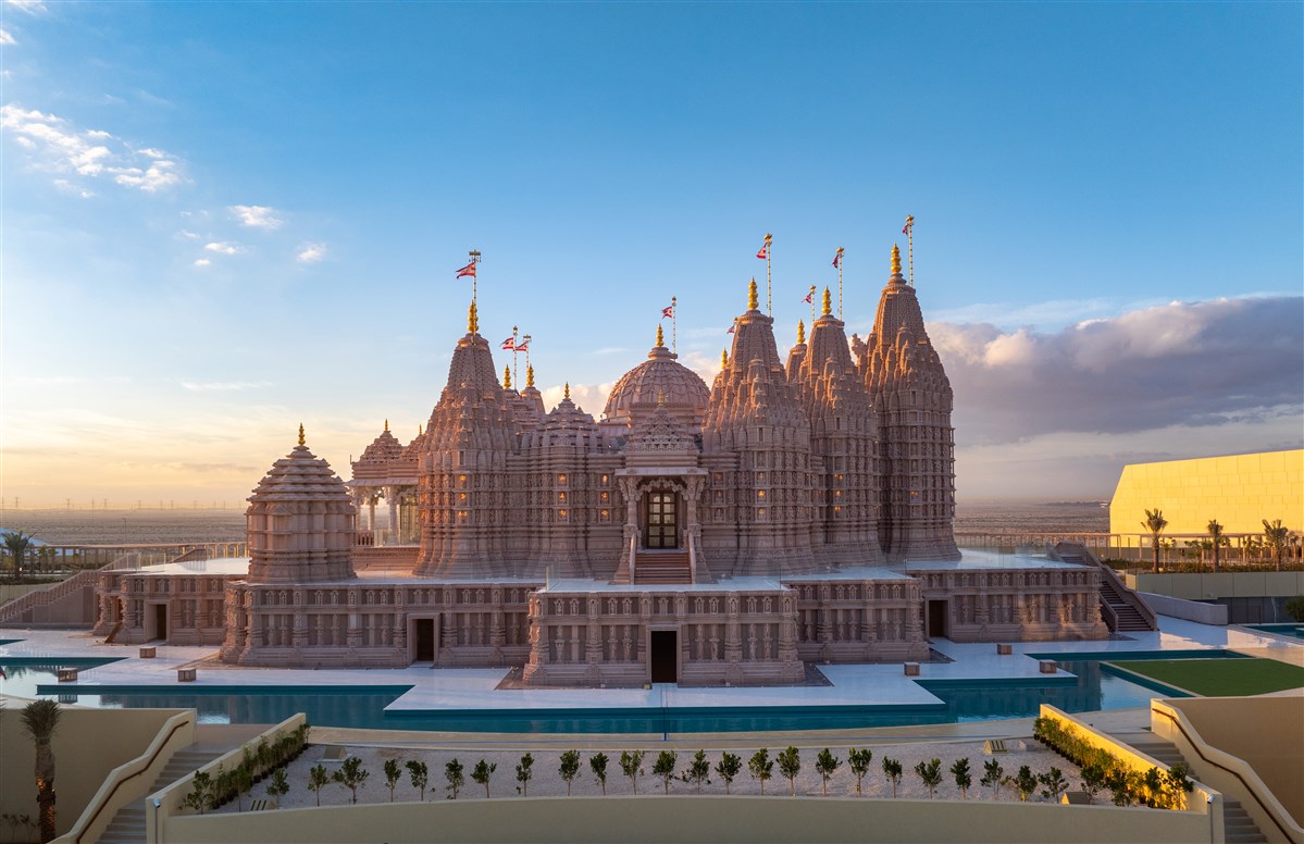 BAPS_Hindu_Mandir__Abu_Dhabi__side_profile_